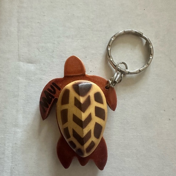 NWOT Wooden Turtle Keychain. Brown and Tan. Authentic Maui, Hawaiian Keychain - Picture 2 of 6